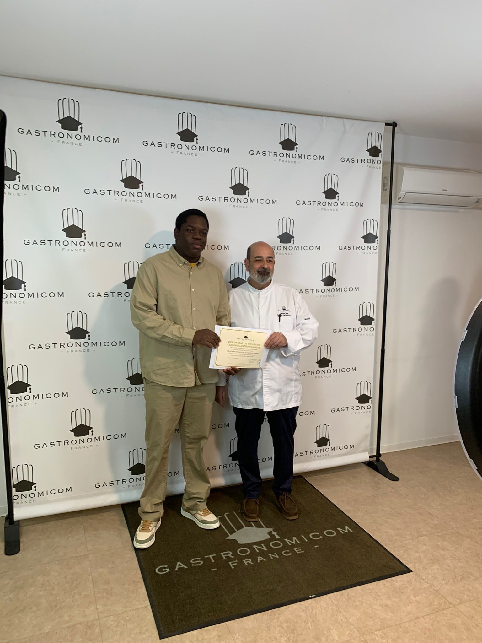 Isdeen Gbadamassi : À 19 ans, un jeune Béninois qui excelle dans l’art culinaire